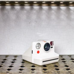 1907 IMPOSSIBLE High-tech|L'esprit Merci-Appareil photo retro Polaroid Now2 - Vintage White